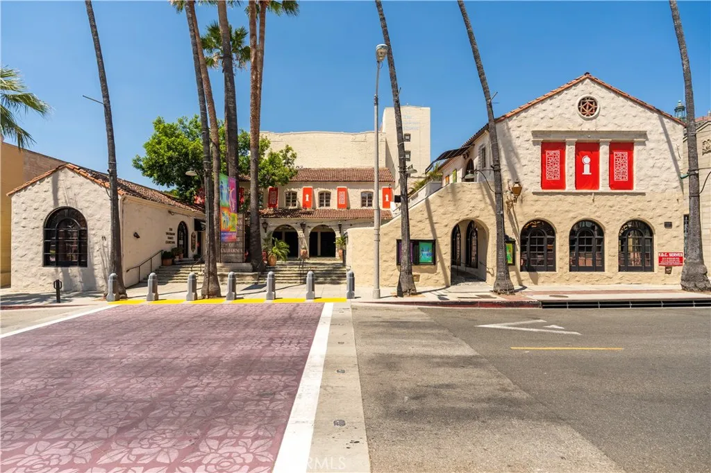 139 S Los Robles Avenue 205, Pasadena, California 91101 home-pic-31